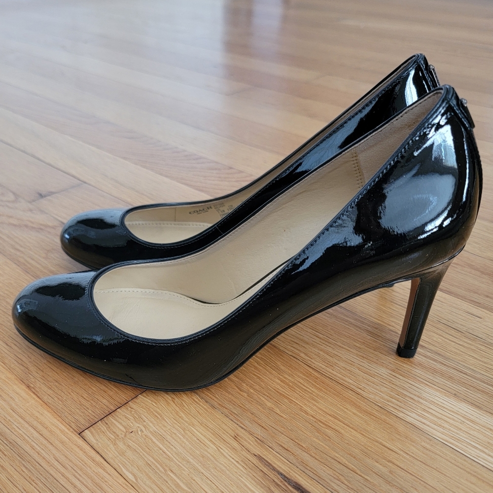 COACH "Devon" pump in black patent